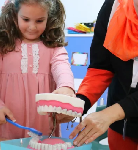 Pendant que les enfants jouent au docteur